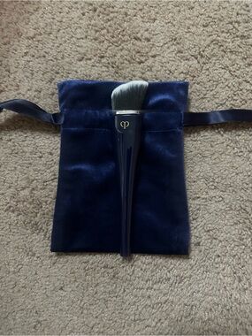 NEW Cle De Peau Full Coverage Makeup Brush
